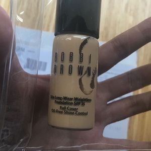 Bobbi Brown Weightless Foundation SPF 15 Beige
